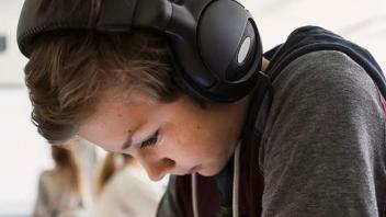 Elementary student using audio accommodation to support reading